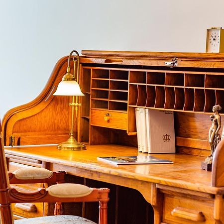 Classic Style Apartment In The Center Of Riga Esterno foto