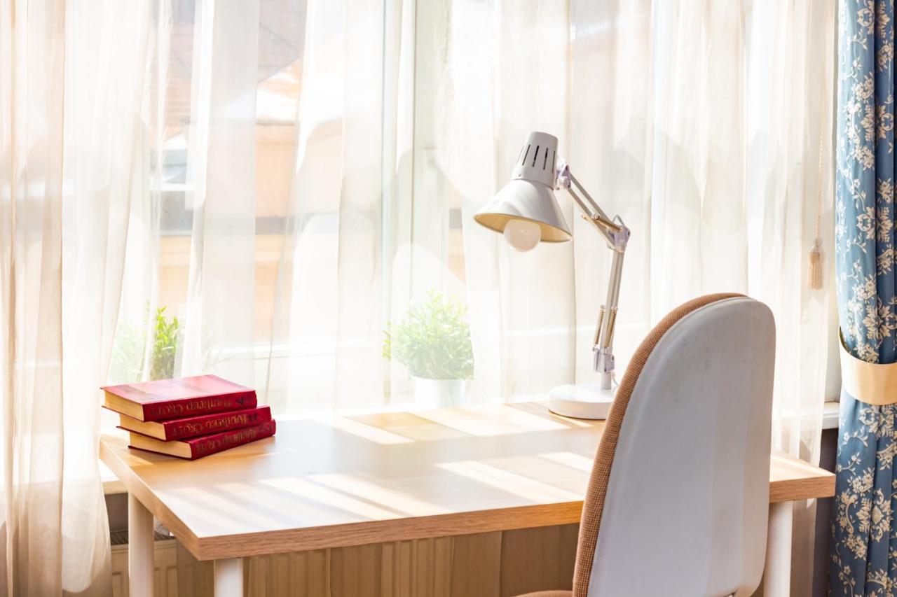 Classic Style Apartment In The Center Of Riga Esterno foto