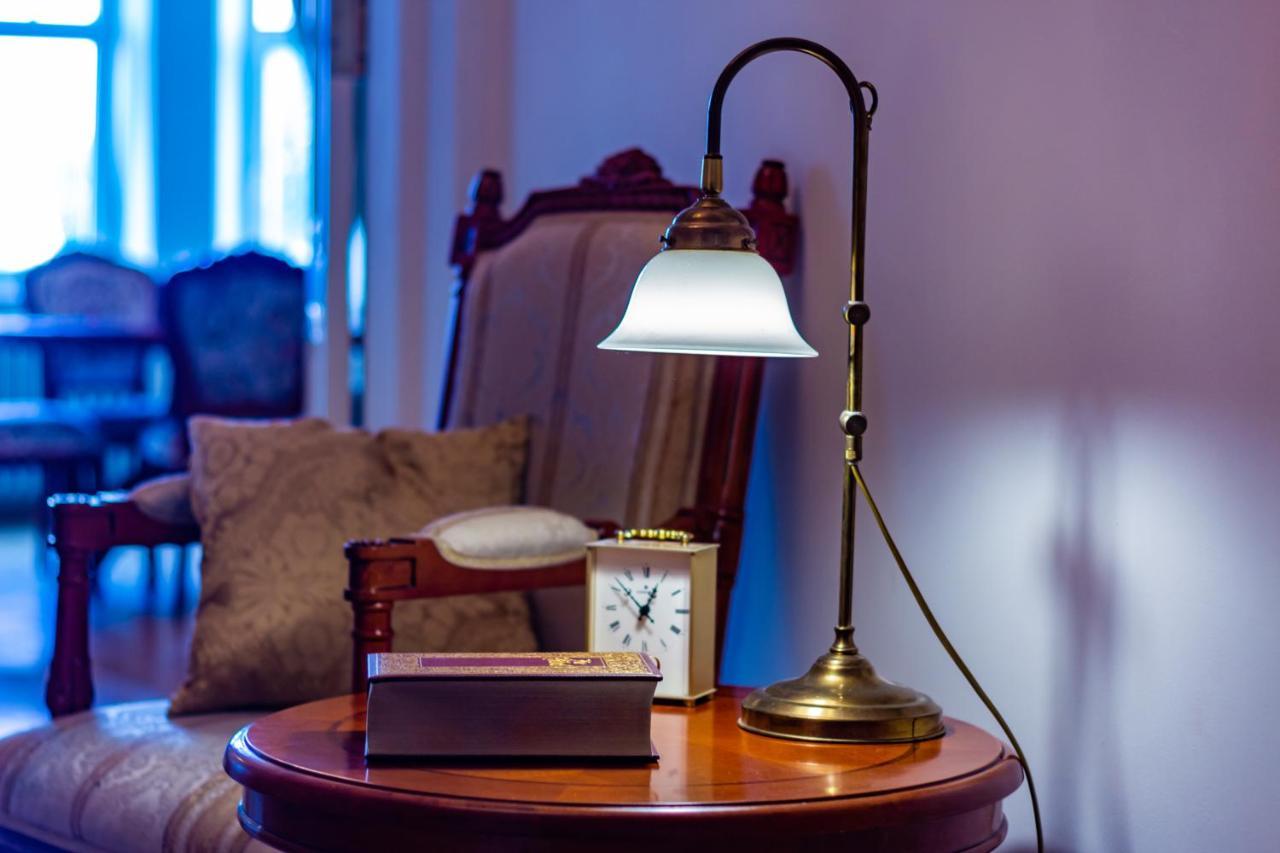 Classic Style Apartment In The Center Of Riga Esterno foto
