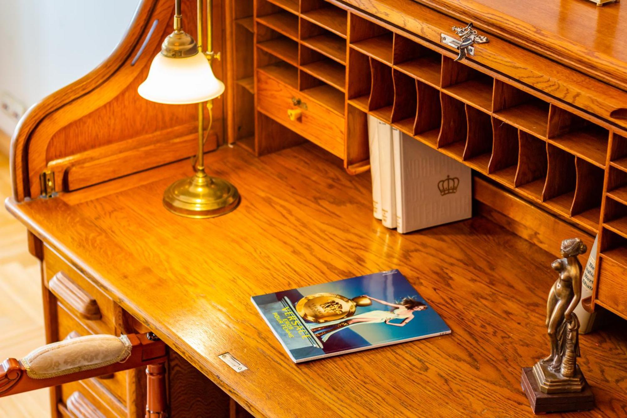 Classic Style Apartment In The Center Of Riga Esterno foto