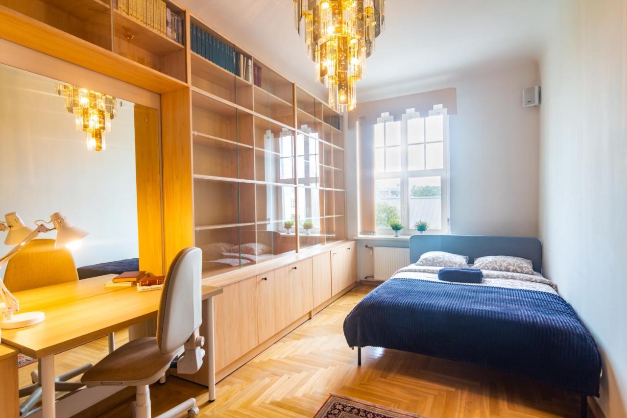 Classic Style Apartment In The Center Of Riga Esterno foto