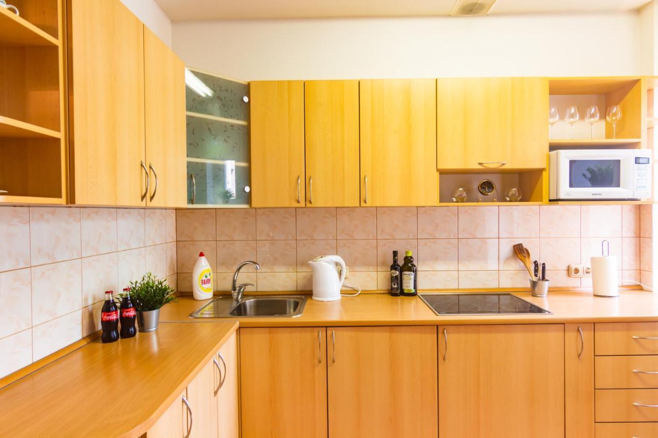 Classic Style Apartment In The Center Of Riga Esterno foto