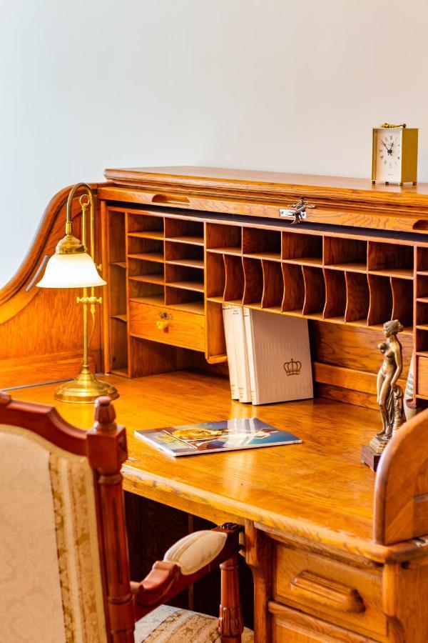 Classic Style Apartment In The Center Of Riga Esterno foto